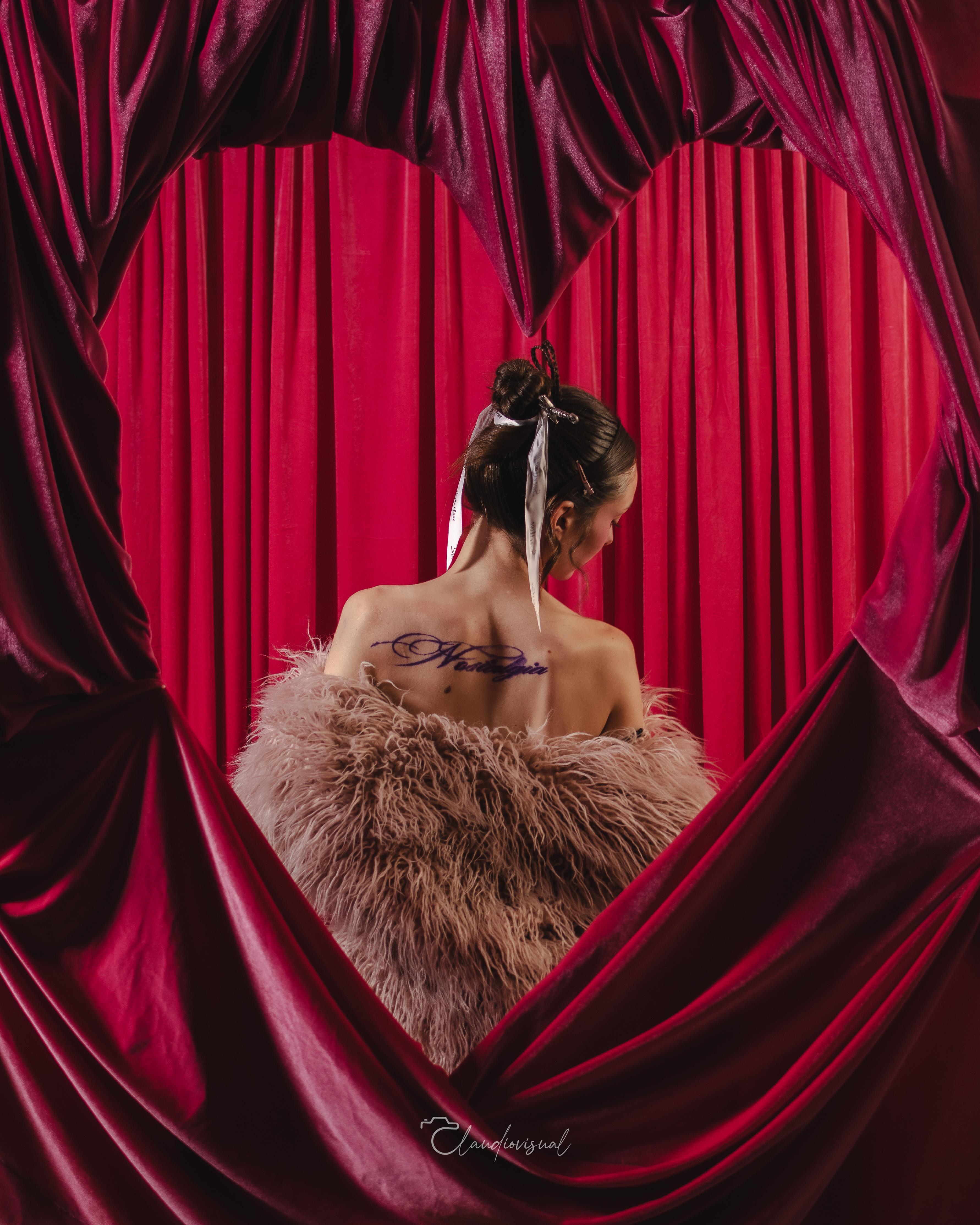 Editorial Red One — espalda completa, cinta sweet love