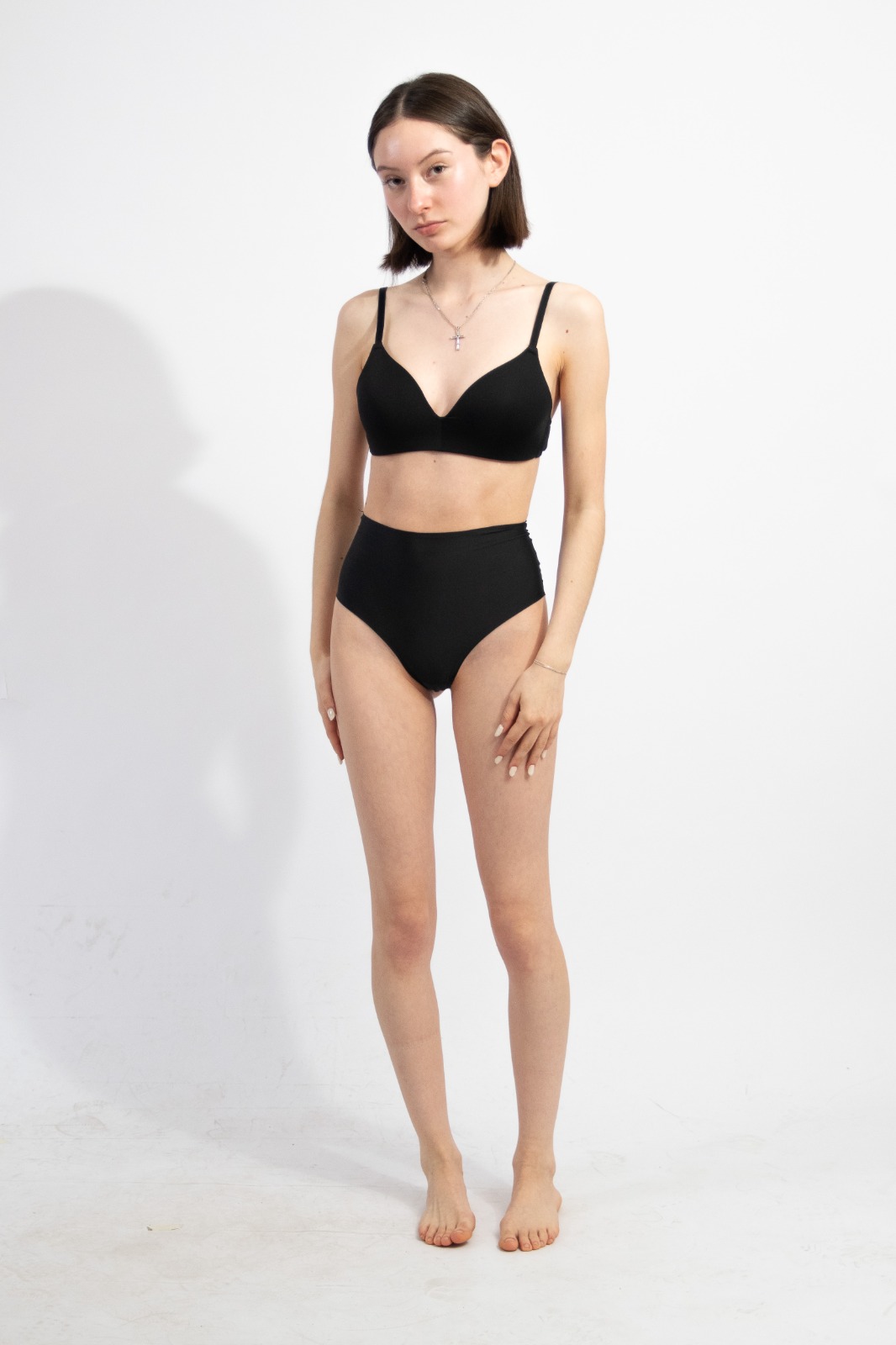 Polaroid casting — frente, body negro