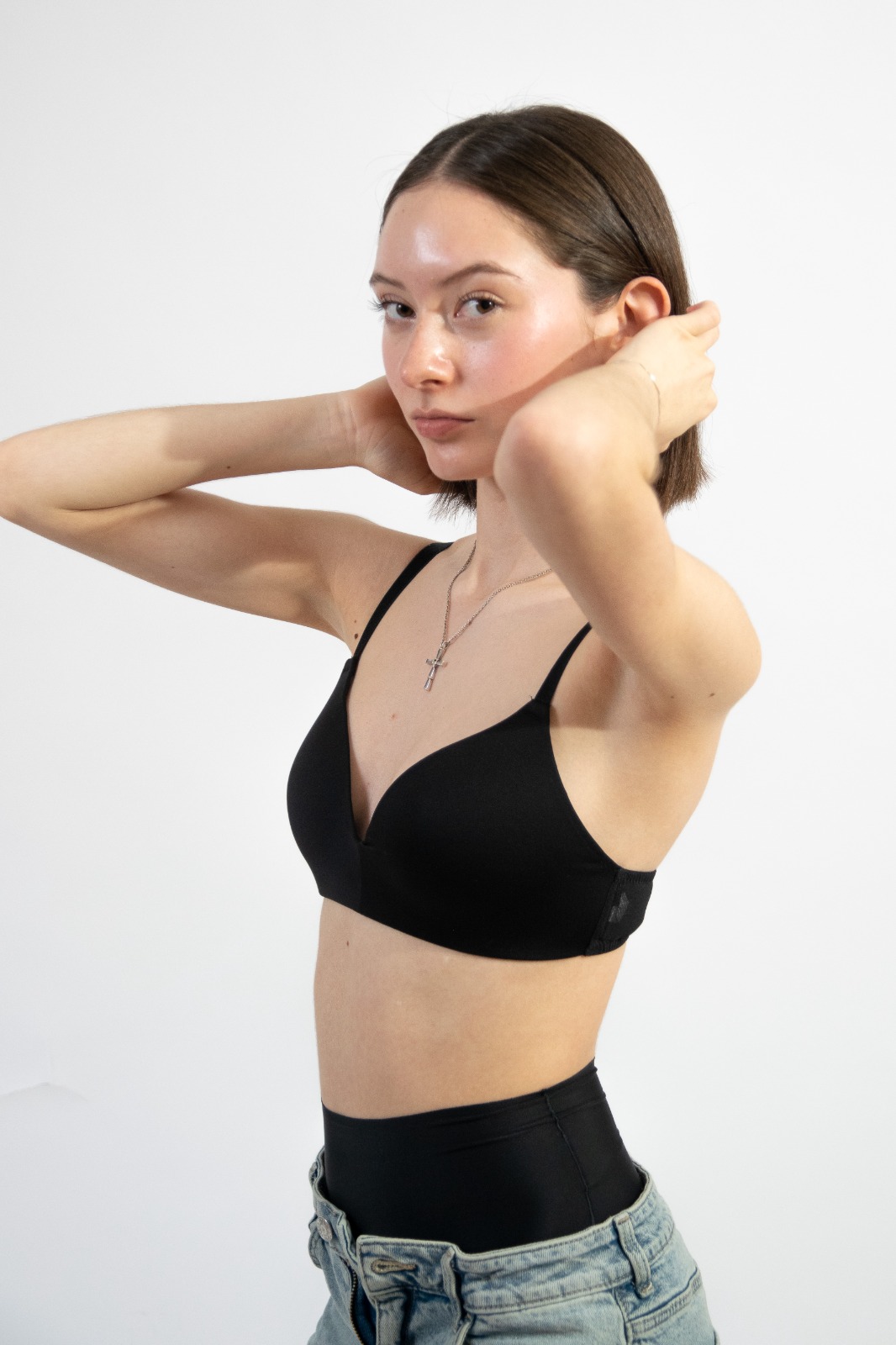 Polaroid casting — busto, mirada cámara